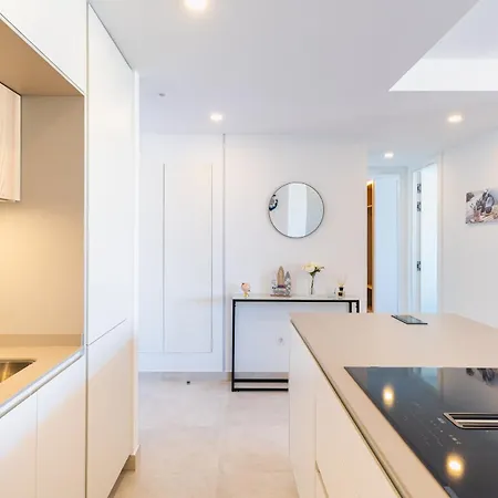 Apartment Jade Luxury In A Brand New Exclusive Complex With Mountain And Seaview, 100 Metres From Beach, Free Private Parking Fuengirola
