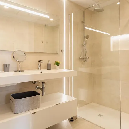 Jade Luxury In A Brand New Exclusive Complex With Mountain And Seaview, 100 Metres From Beach, Free Private Parking *