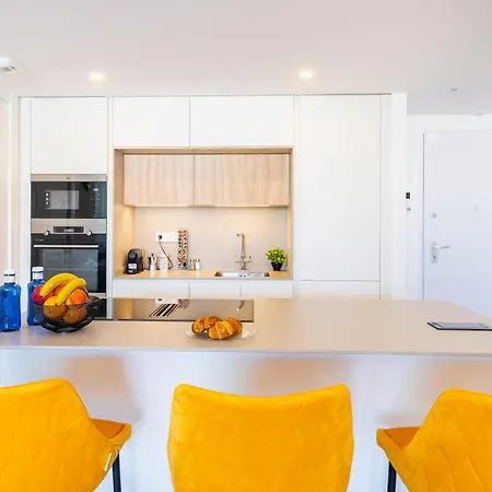 Jade Luxury In A Brand New Exclusive Complex With Mountain And Seaview, 100 Metres From Beach, Free Private Parking Apartment Fuengirola