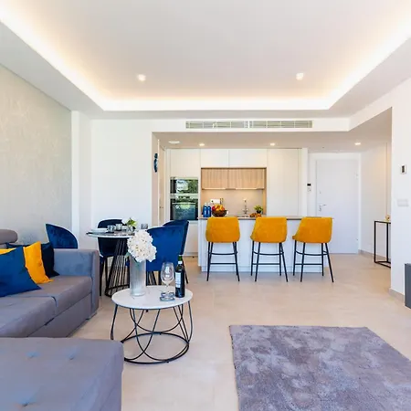 Jade Luxury In A Brand New Exclusive Complex With Mountain And Seaview, 100 Metres From Beach, Free Private Parking Fuengirola
