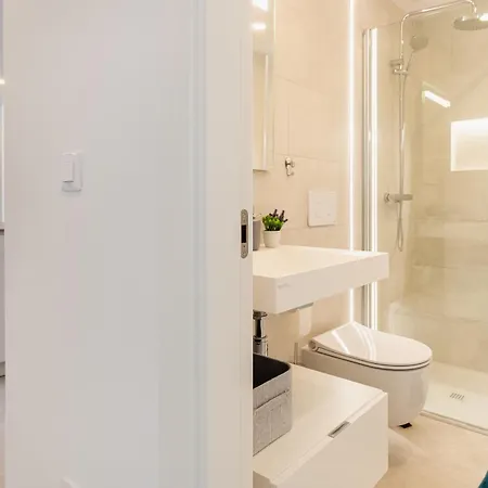 Apartamento Jade Luxury In A Brand New Exclusive Complex With Mountain And Seaview, 100 Metres From Beach, Free Private Parking Fuengirola