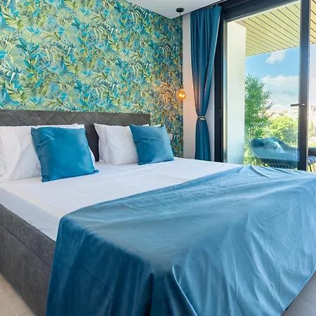 Apartamento Jade Luxury In A Brand New Exclusive Complex With Mountain And Seaview, 100 Metres From Beach, Free Private Parking *